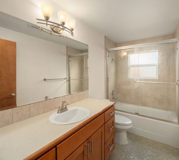 1527 NW 63rd St Apt 2 Seattle, WA - Upgrade Realty6