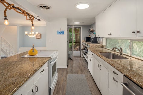 1602 W Lake Samm Pkwy SE - Upgrade Realty24