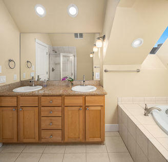 5712 17th Ave NW, Seattle, WA - Upgrade Realty18
