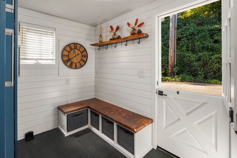 10500 Riviera Pl NE, Seattle, WA - Upgrade Realty100-1