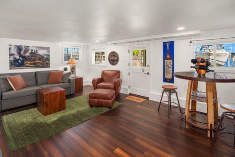10500 Riviera Pl NE, Seattle, WA - Upgrade Realty105