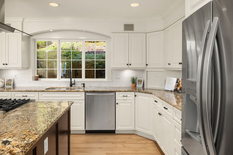 20230 NE 18th Pl, Sammamish, WA - Upgrade Realty24