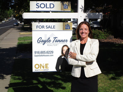 Gayle-and-Sign