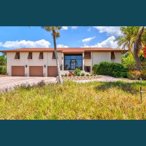 Gorgeous 2-Story Pool Home PENDING!