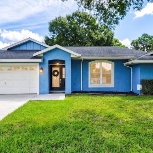 7129 Queen Palm Circle: Space, Light, and a Screened Lanai in Sarabay Woods
