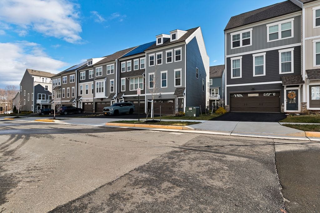 Townhomes along a residential street in Potomac Shores
