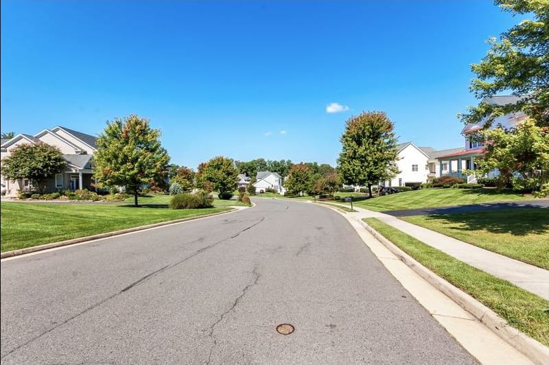 Residential streetscape in the Burke and Lorton area