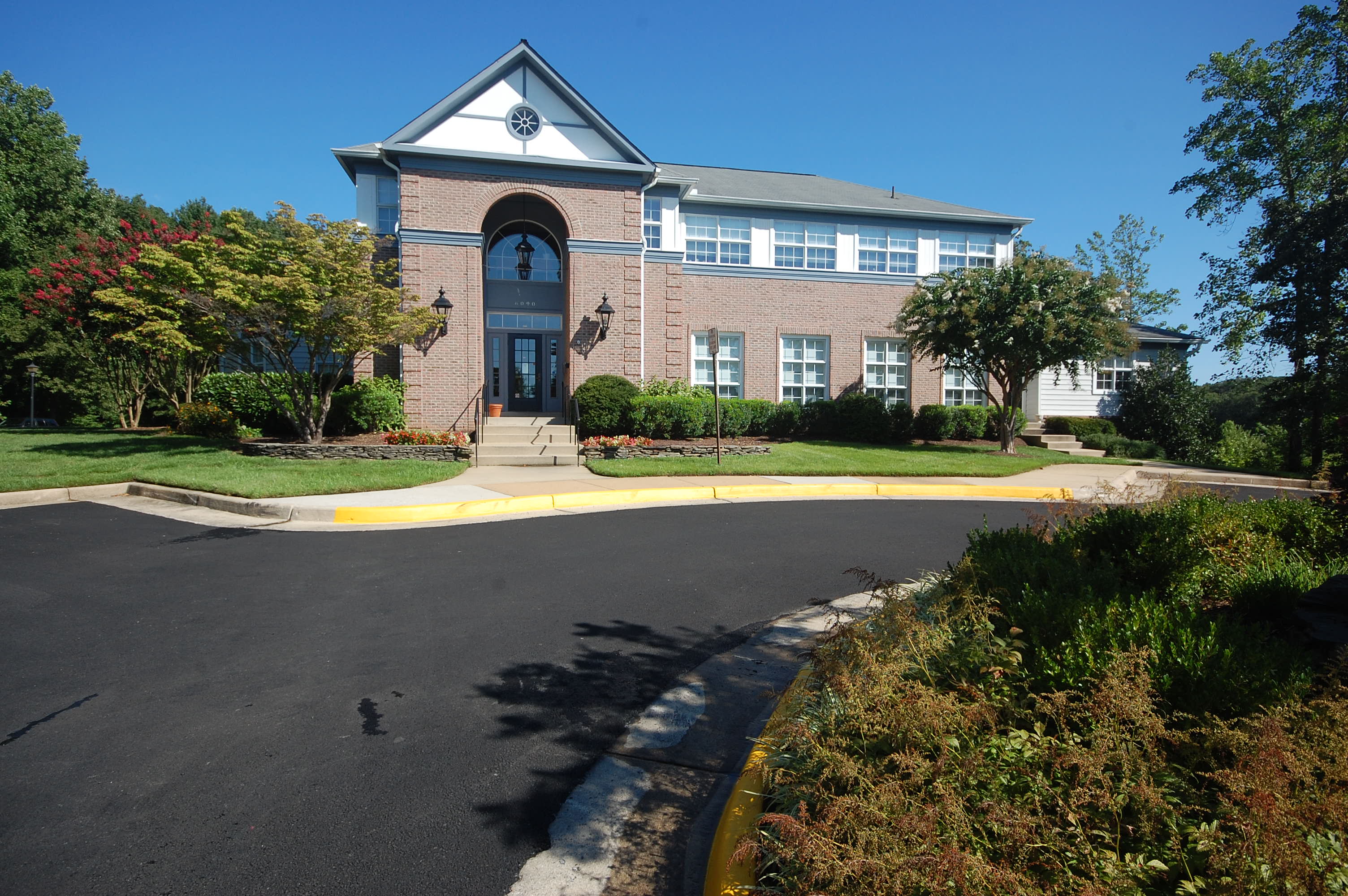 Exterior of the Thompson Center community facility in Kingstowne