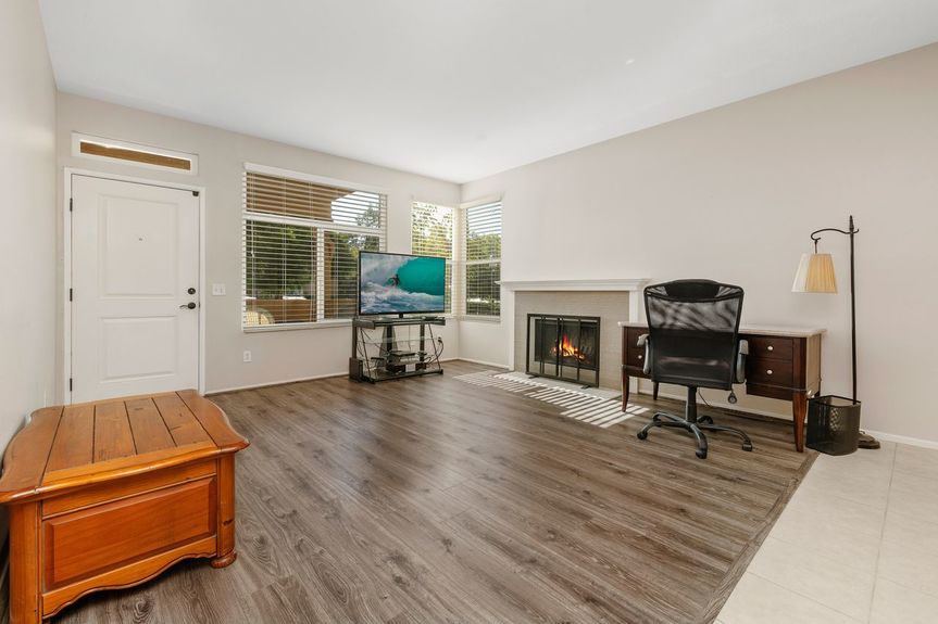 12_11234265_164383_164383-EI-112