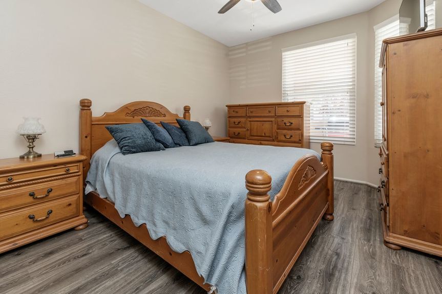 28_11234305_164383_164383-EI-128