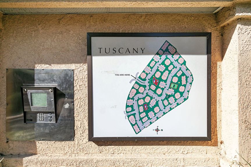 519_11233507_tuscany-condominniums_50166731863_o