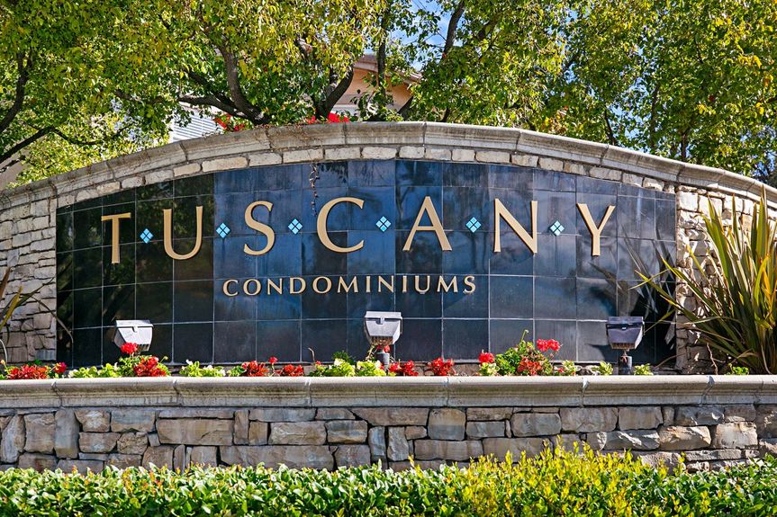 520_11233508_tuscany-condominniums_50167267571_o