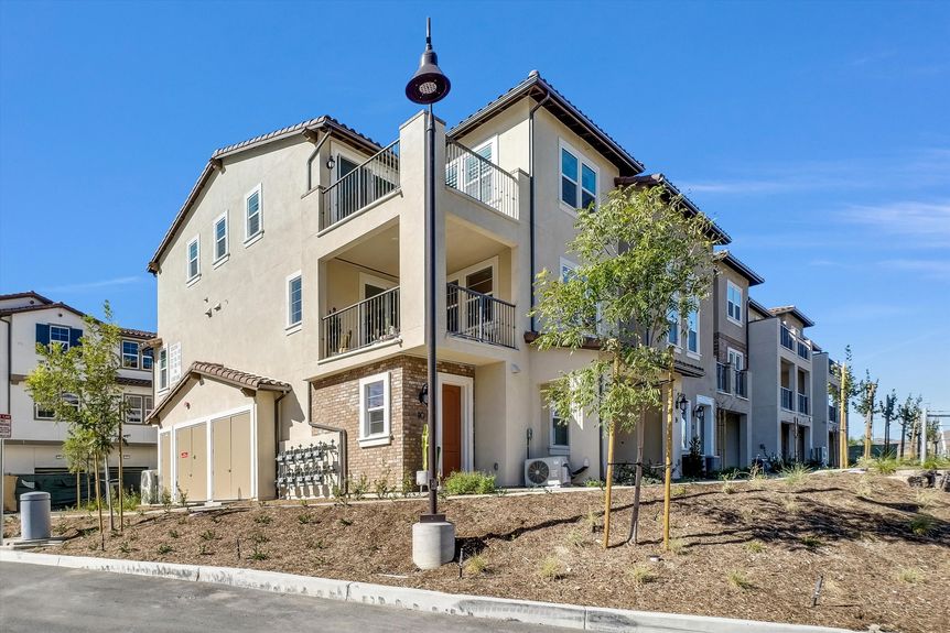 01-0BB82B35-1867-46F1-95D1-4193604CE21F