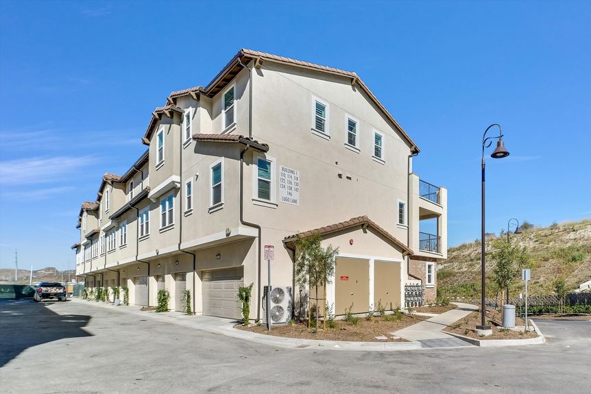 03-6AA70A83-7FE6-4E46-B61B-36E30BB036AC