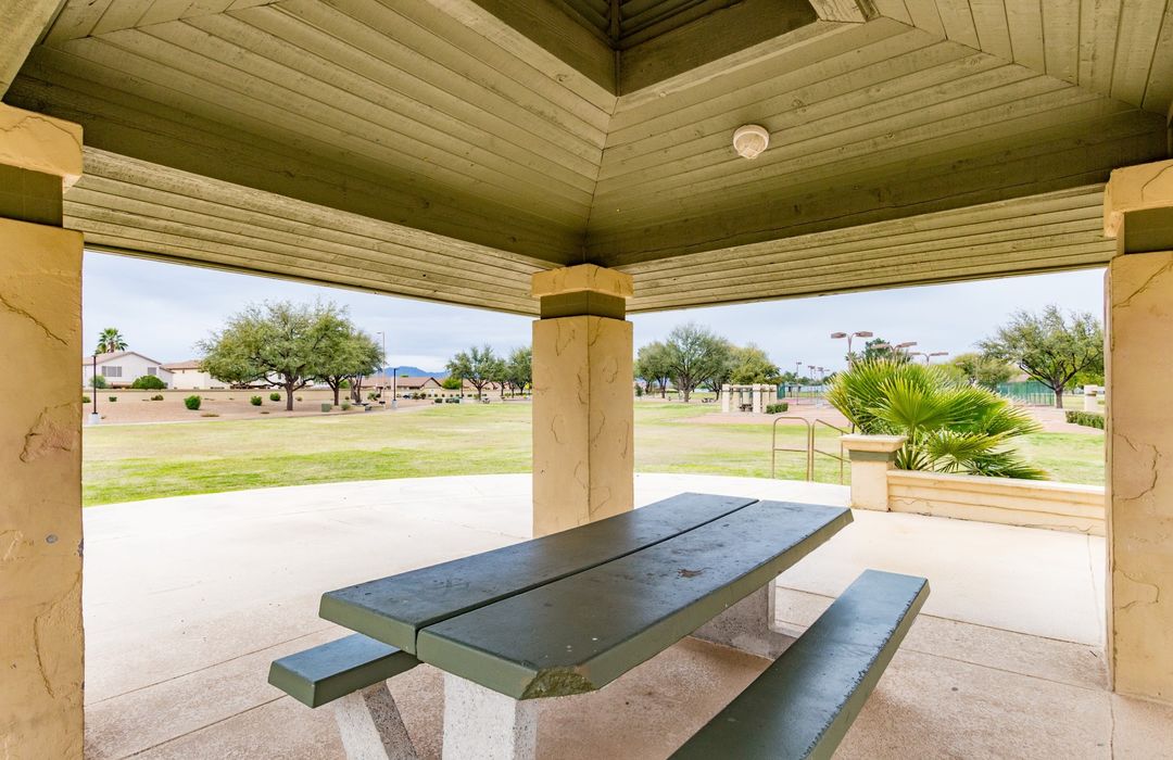 Kingswood Parke, Surprise The Bodeen Team