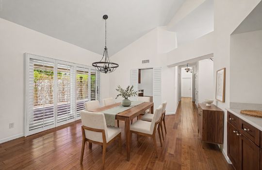 07_dining-staged