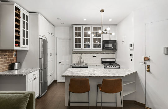 59W88.BF.kitchen.Jacob-Wood-real-estate-agent-NYC-Manhattan-UWS