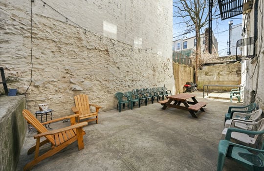 4401.4.B5.outdoor.large.Jacob-Wood-real-estate-agent-new-york-city-brooklyn-coop
