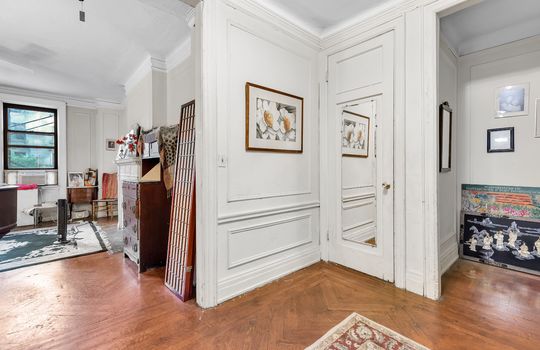 885WEA2BfoyerJacob-Wood-real-estate-agent-upper-west-side-coop