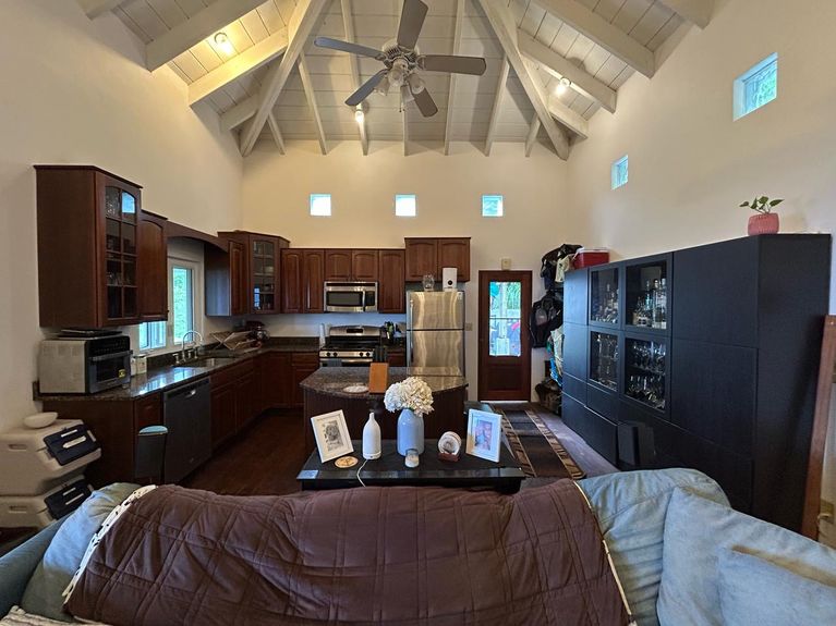 6d3467b6-8472-482a-91a1-d65a89d49282