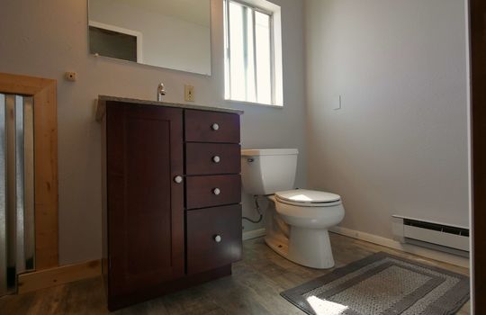Guest Bath and Laundry Room(2)