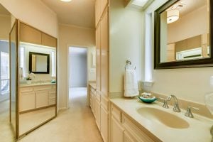 905 Challenger Lakeway TX-large-022-024-Master Bathroom-1500×1000-72dpi