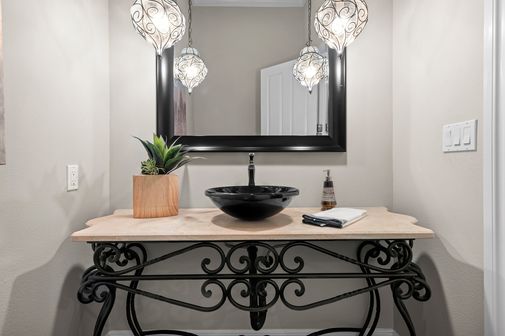 046-450816-711 Cutlass20230919_0046_12824433