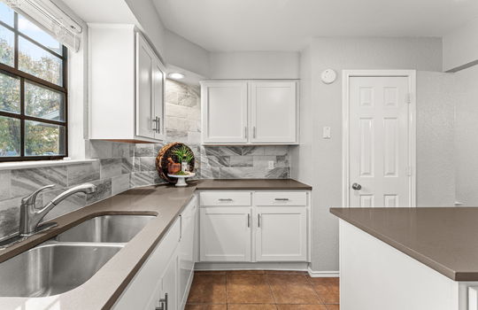 13-web-or-mls-9604 Marsh Dr-17