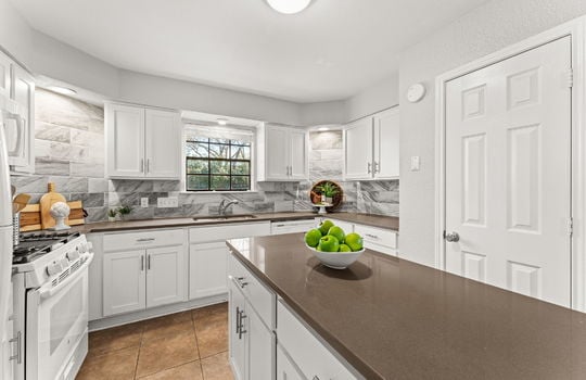 8-web-or-mls-9604 Marsh Dr-15