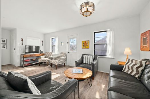 009-458473-209 E Travis20240226_0009_13122725