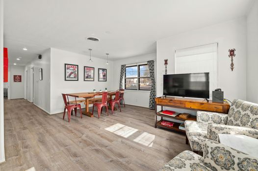 010-458473-209 E Travis20240226_0010_13122726