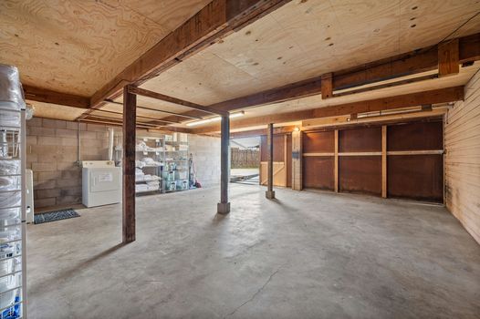 029-458473-209 E Travis20240226_0029_13122747