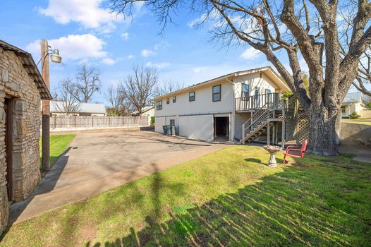 031-458473-209 E Travis20240226_0031_13122749