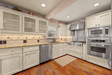3911_Lago_Vista_Drive_0019