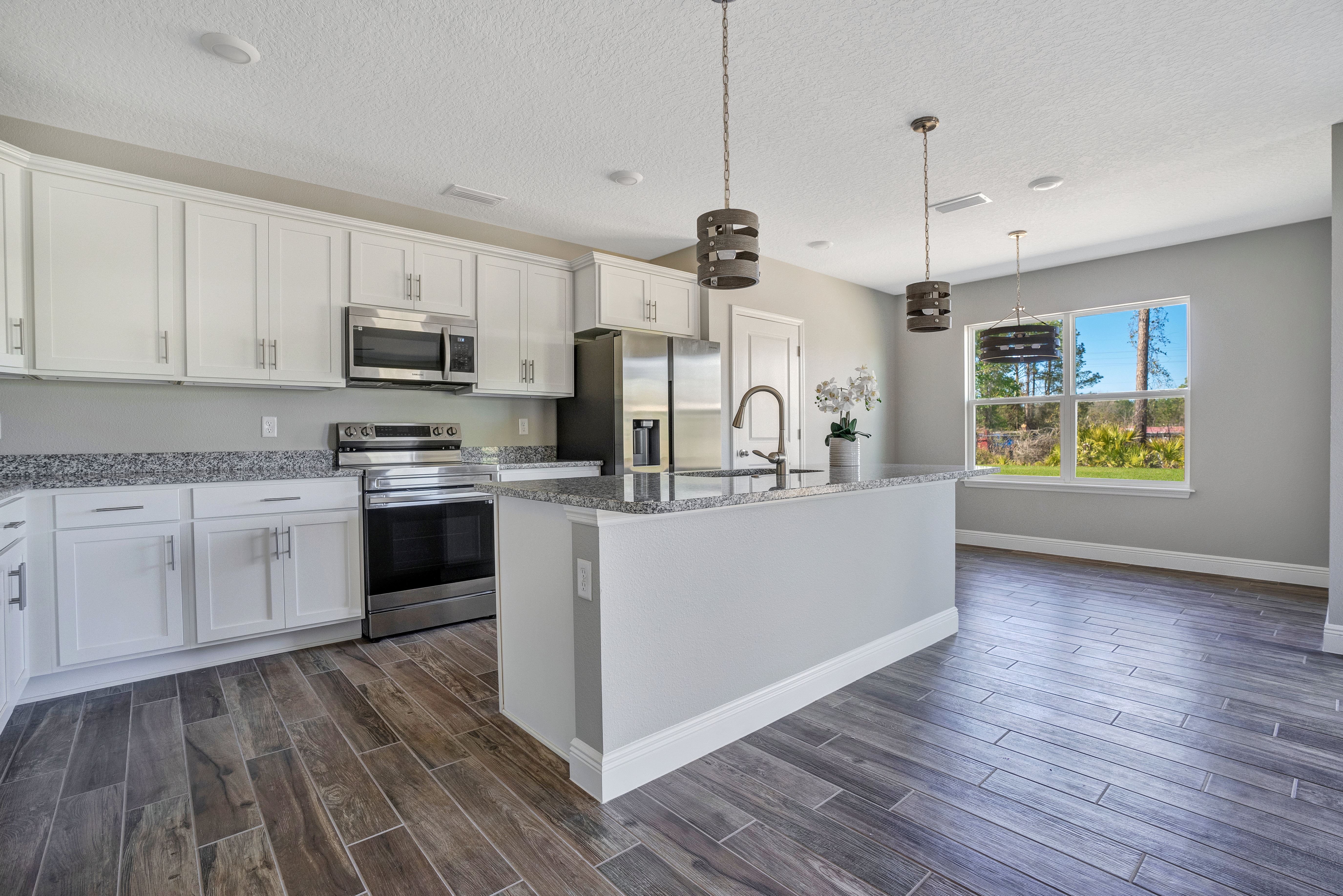 2734 Pine Tree &#8211; Kitchen Pic 1