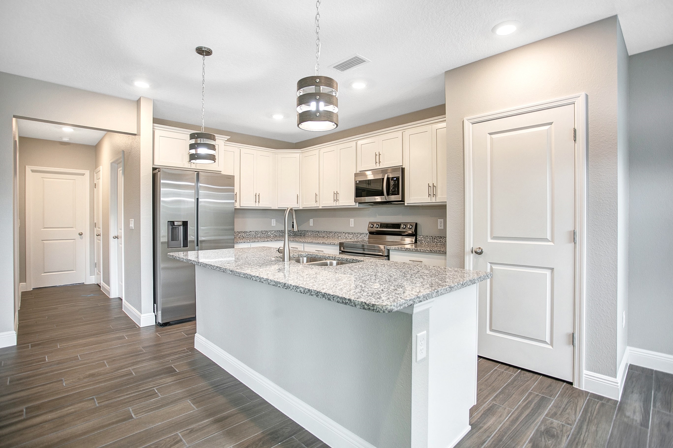 2738 Pine Tree &#8211; Kitchen Pic 1