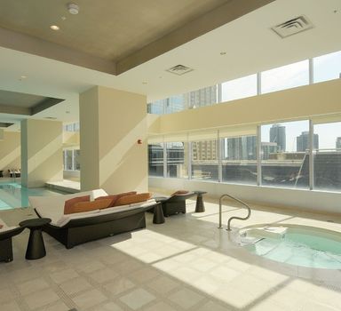 RitzCarlton_Pool-min