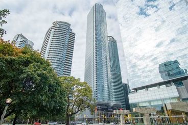 10 York St Penthouse &#8211; Ten York Penthouse &#8211; PH10 &#8211; Listing For Sale Toronto &#8211; Saul Sanchez &#8211; Luxury Real Estate &#8211; 00020-min