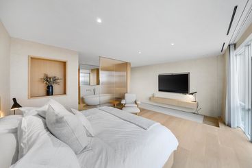 10 Bellair St #2402 Yorkville &#8211; 10