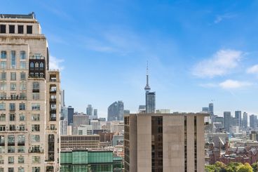 10 Bellair St #2402 Yorkville &#8211; 31
