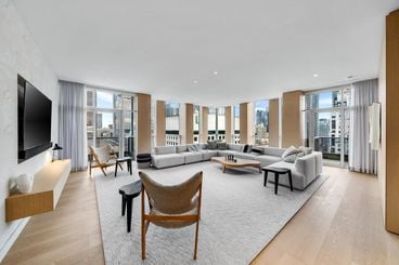 10 Bellair St #2402 Yorkville &#8211; 5