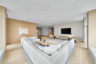 10 Bellair St #2402 Yorkville &#8211; 7