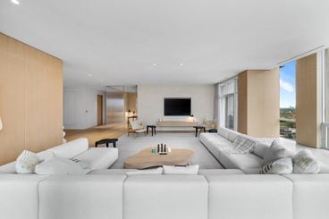 10 Bellair St #2402 Yorkville &#8211; 8