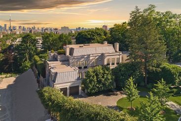 17 Ardwold Gate Toronto - Casa Loma-min