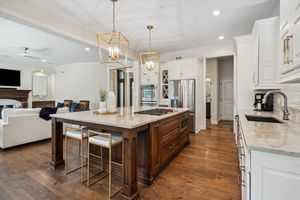 14-16200 Barton St