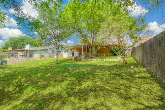 4010 Briarcrest St San Antonio-large-036-039-Yard-1500×1000-72dpi