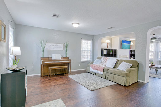 7203 Avator Bay San Antonio TX-large-006-007-Living Room-1500&#215;1000-72dpi