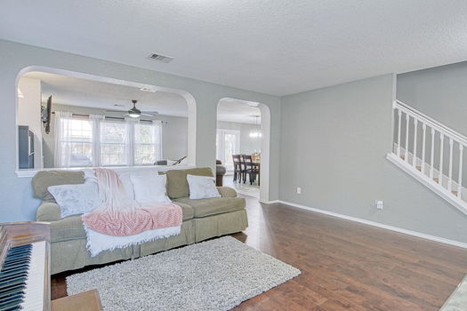 7203 Avator Bay San Antonio TX-large-007-006-Living Room-1500&#215;1000-72dpi