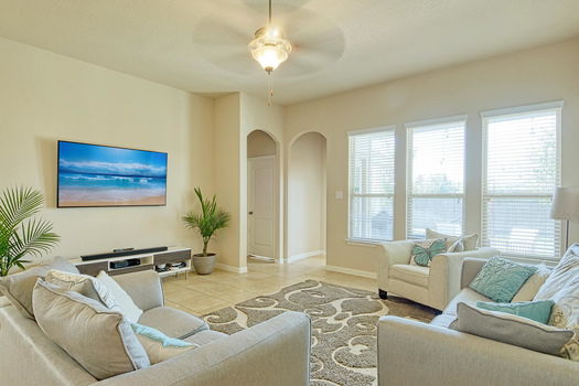 8831 Winchester Way San-large-018-013-Living Room-1500&#215;1000-72dpi