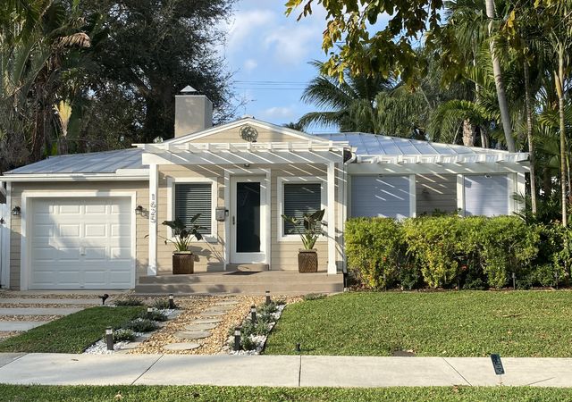 Fort Lauderdale Victoria Park Beige & White Modernized 1940's Cottage Style Home